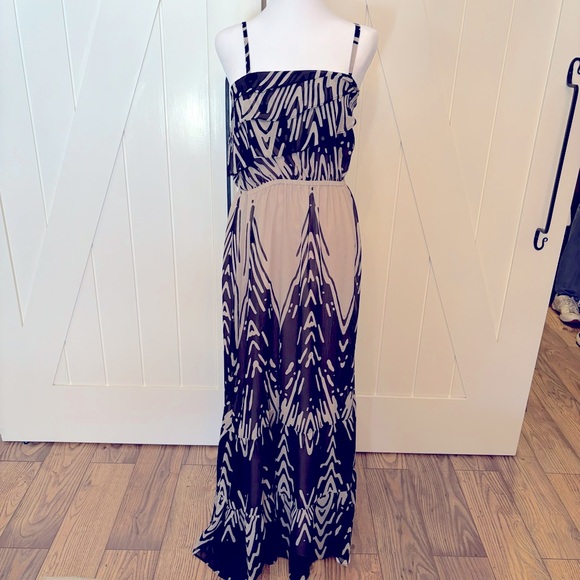 Express Black/Cream maxi dress size: X Small - Picture 3 of 6